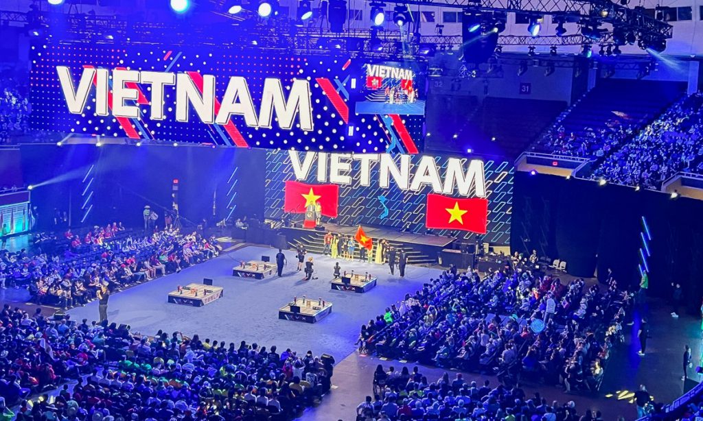 FPT School góp mặt 3 đại diện cho đội tuyển Việt Nam tại VEX Robotics World Championship 2023